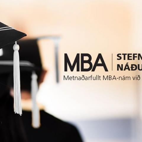 MBA útskriftarhúfur